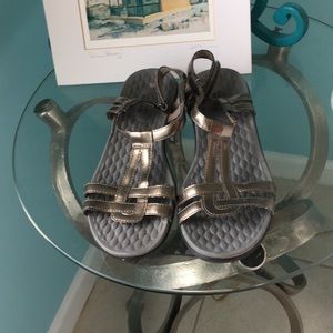 Clark’s pewter sandal w/ adjustable back strap